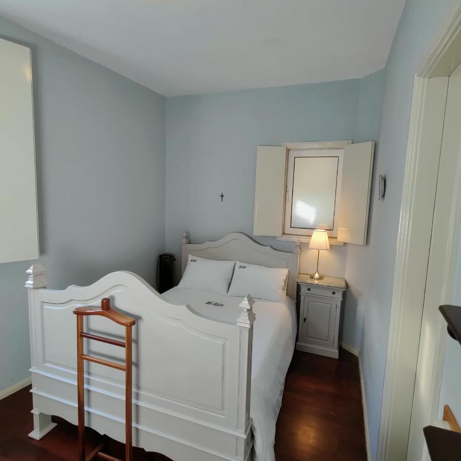 カストロ・ダイレ Vila Nazare Bed & Breakfast エクステリア 写真