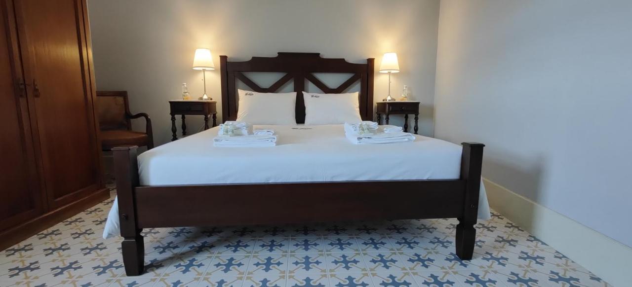 カストロ・ダイレ Vila Nazare Bed & Breakfast エクステリア 写真